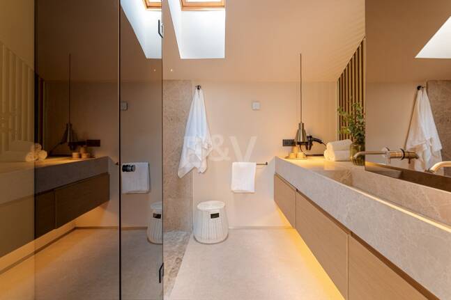 Duplex Penthouse with La Concha Views in Lomas del Rey