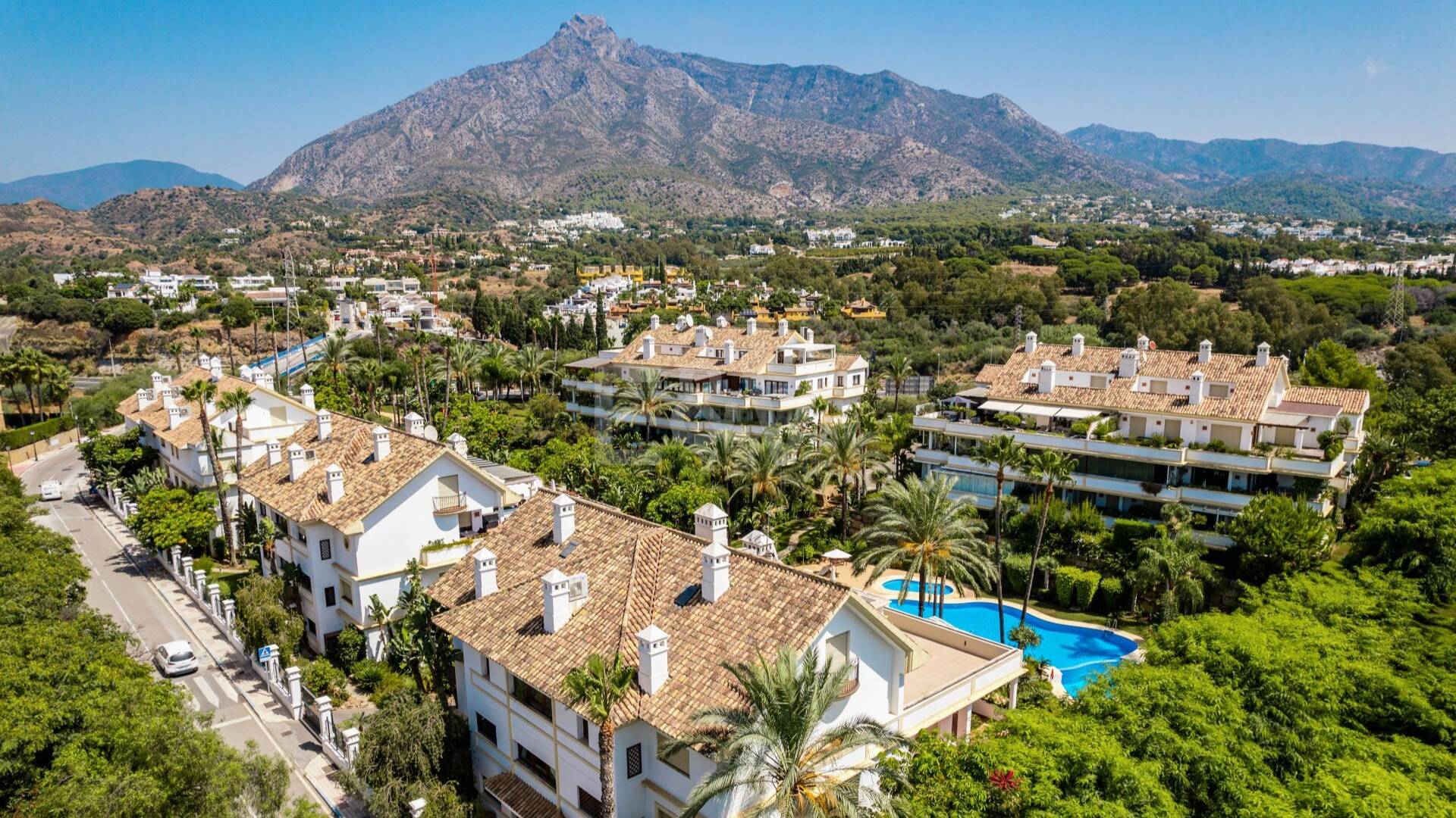 Duplex Penthouse with La Concha Views in Lomas del Rey