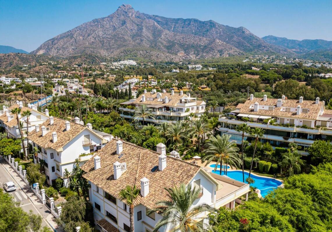 Penthouse Duplex avec vues sur La Concha à Lomas del Rey