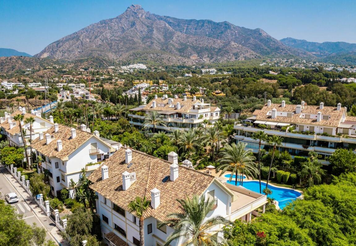 Duplex Penthouse with La Concha Views in Lomas del Rey