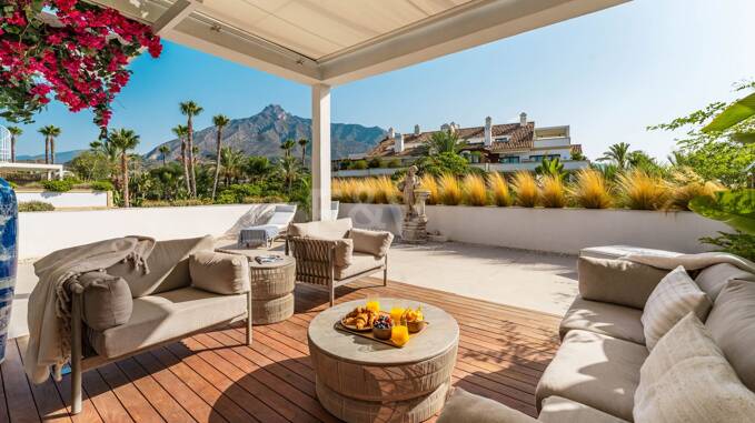 Penthouse Duplex avec vues sur La Concha à Lomas del Rey