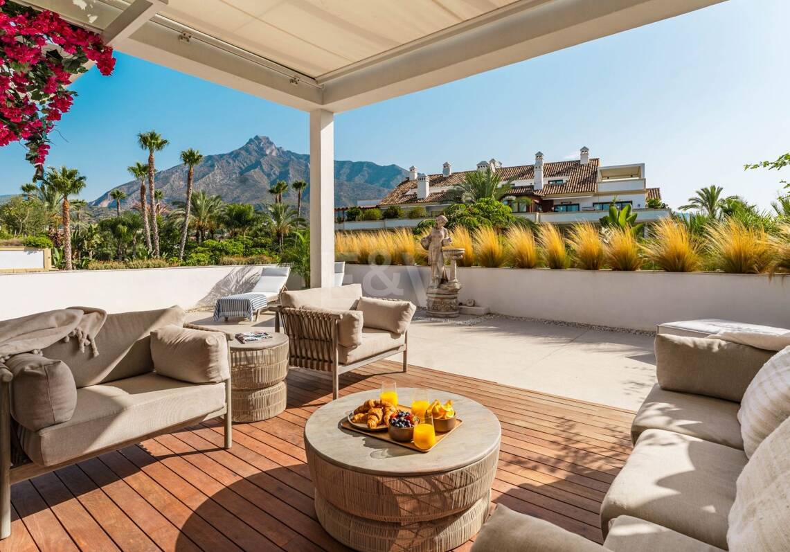 Penthouse Duplex avec vues sur La Concha à Lomas del Rey