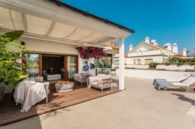 Duplex Penthouse with La Concha Views in Lomas del Rey