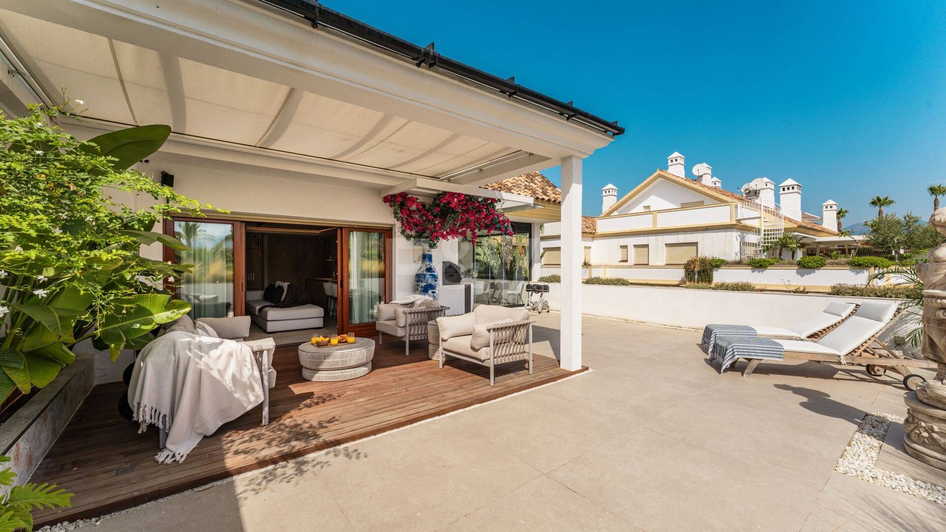 Duplex Penthouse with La Concha Views in Lomas del Rey