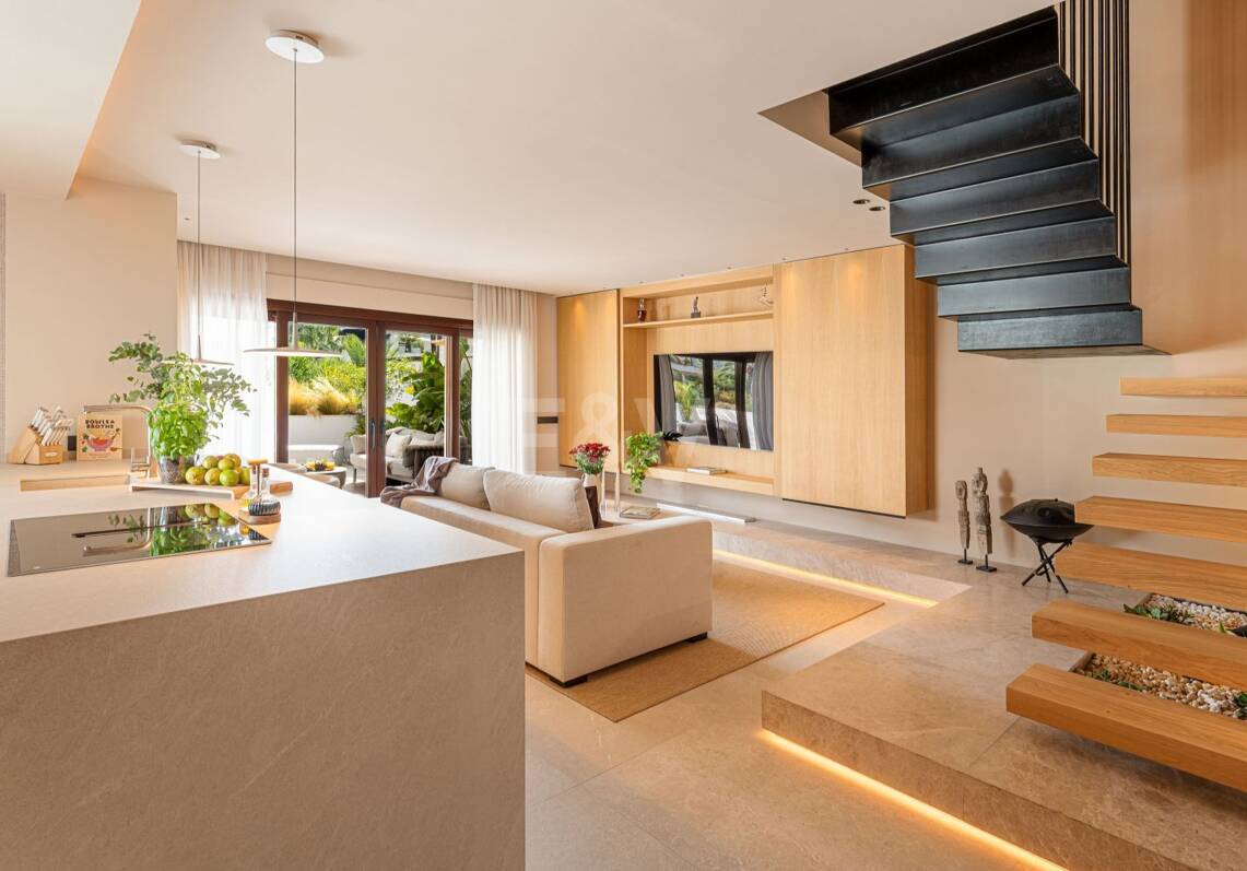 Penthouse Duplex avec vues sur La Concha à Lomas del Rey