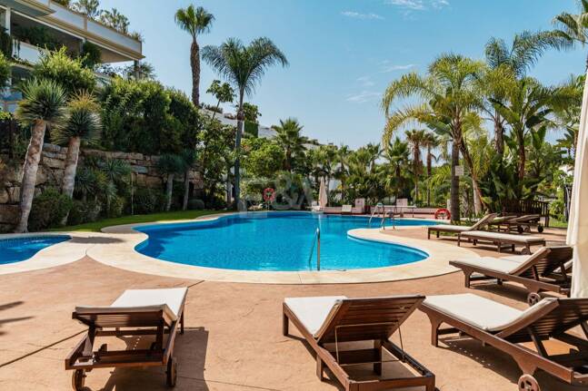 Duplex Penthouse with La Concha Views in Lomas del Rey