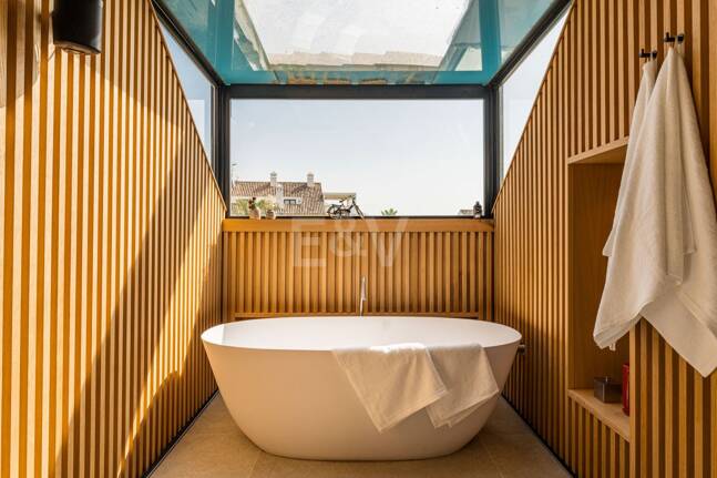 Duplex Penthouse with La Concha Views in Lomas del Rey