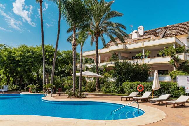 Duplex Penthouse with La Concha Views in Lomas del Rey