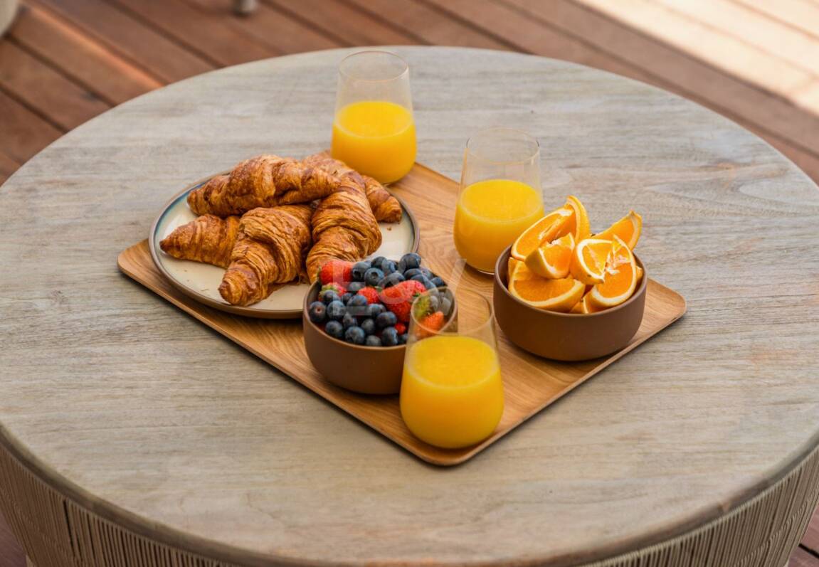 Duplex Penthouse with La Concha Views in Lomas del Rey