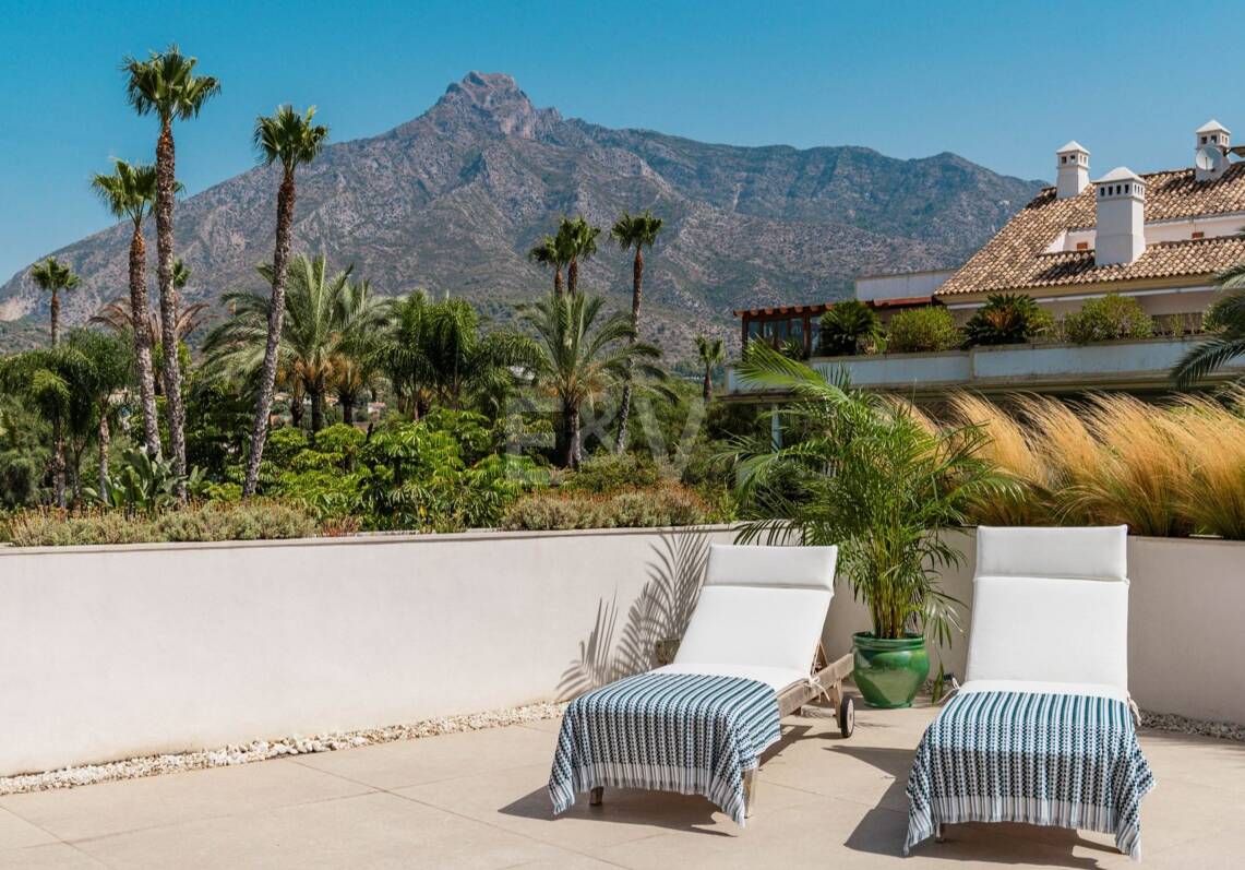 Penthouse Duplex avec vues sur La Concha à Lomas del Rey