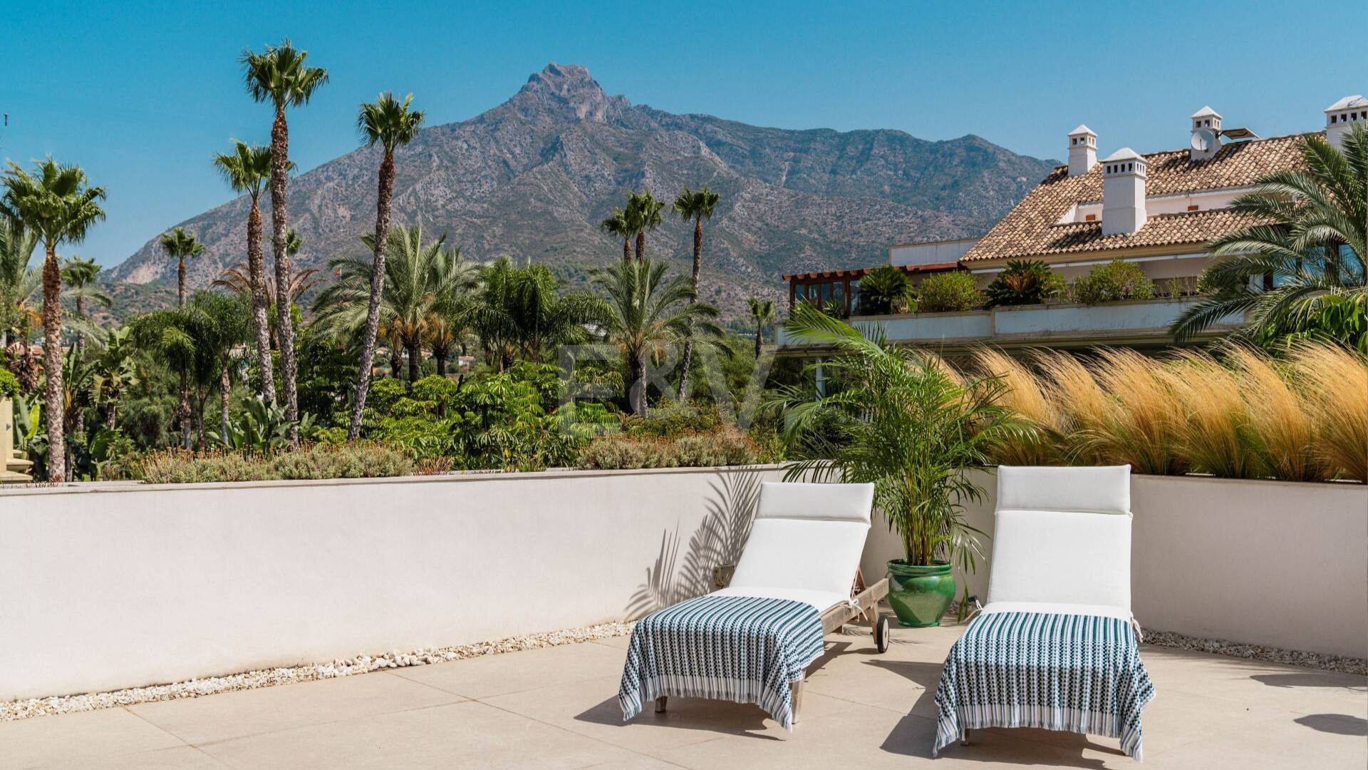Duplex Penthouse with La Concha Views in Lomas del Rey