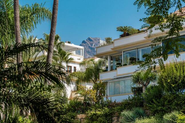 Duplex Penthouse with La Concha Views in Lomas del Rey