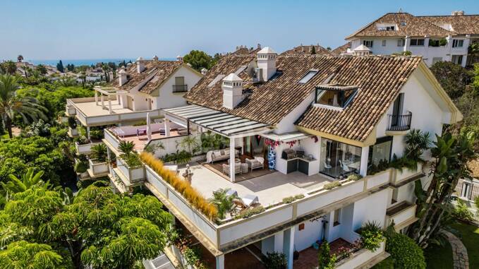 Penthouse Duplex avec vues sur La Concha à Lomas del Rey