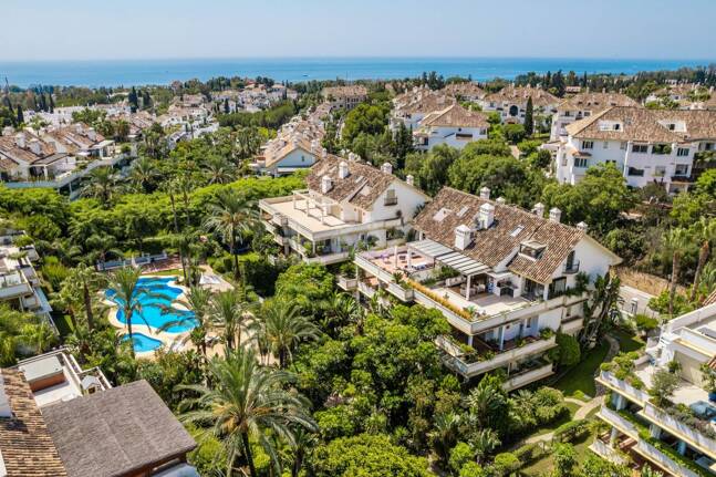 Duplex Penthouse with La Concha Views in Lomas del Rey