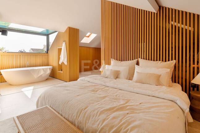 Duplex Penthouse with La Concha Views in Lomas del Rey