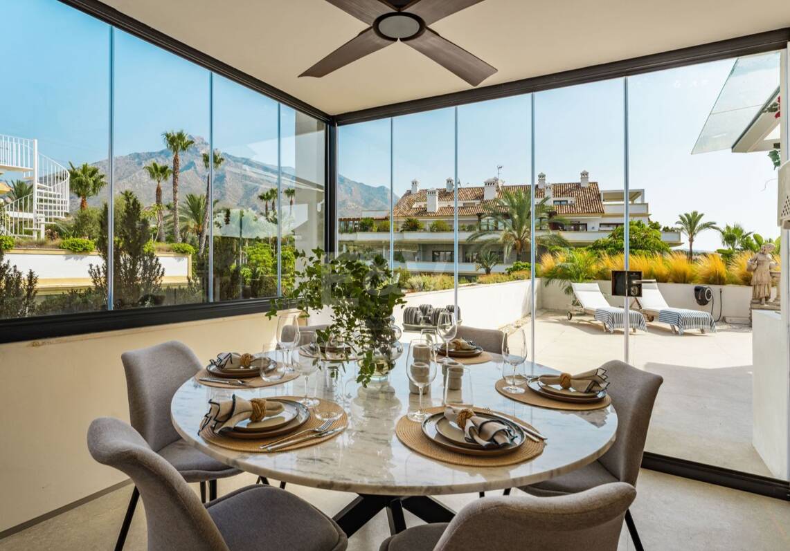 Penthouse Duplex avec vues sur La Concha à Lomas del Rey