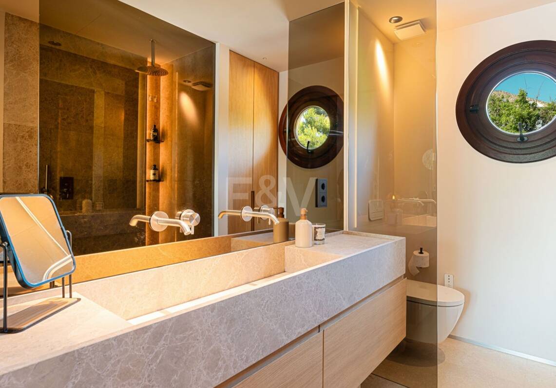 Penthouse Duplex avec vues sur La Concha à Lomas del Rey