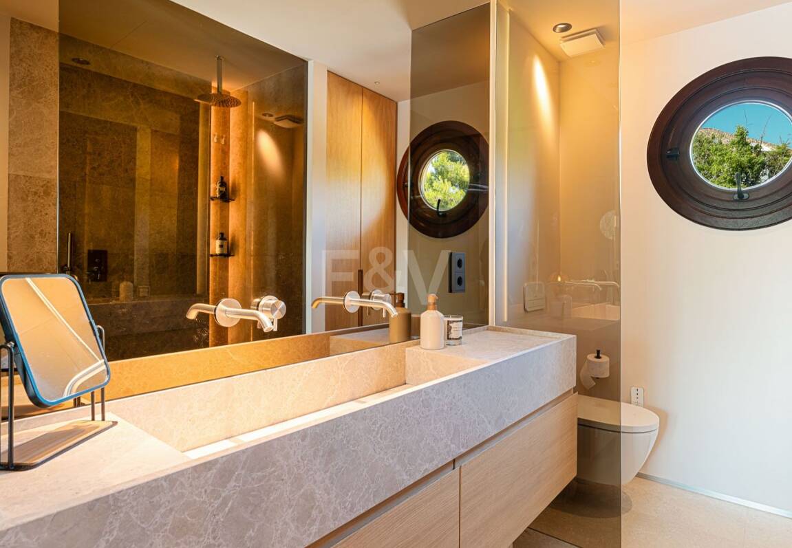 Duplex Penthouse with La Concha Views in Lomas del Rey