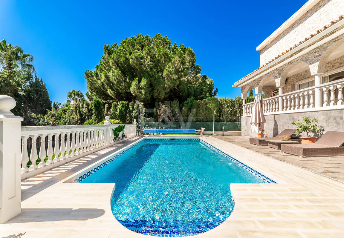 Traditionell Villa på den mest exklusiva stranden av Marbella East