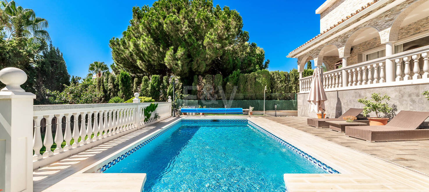 Traditionell Villa på den mest exklusiva stranden av Marbella East