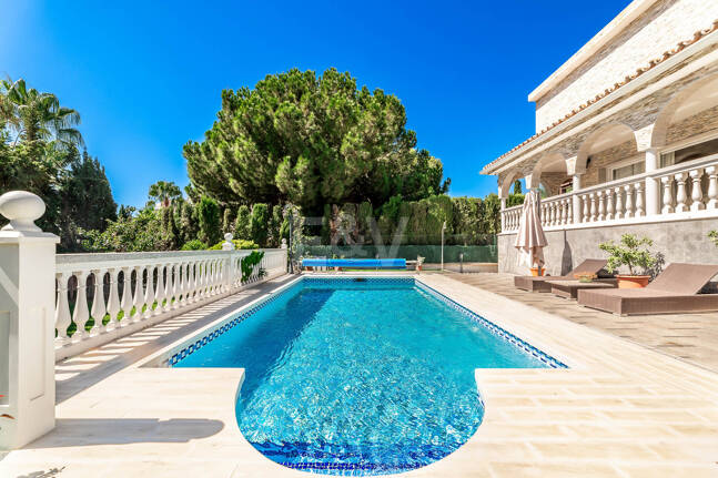 Traditionell Villa på den mest exklusiva stranden av Marbella East