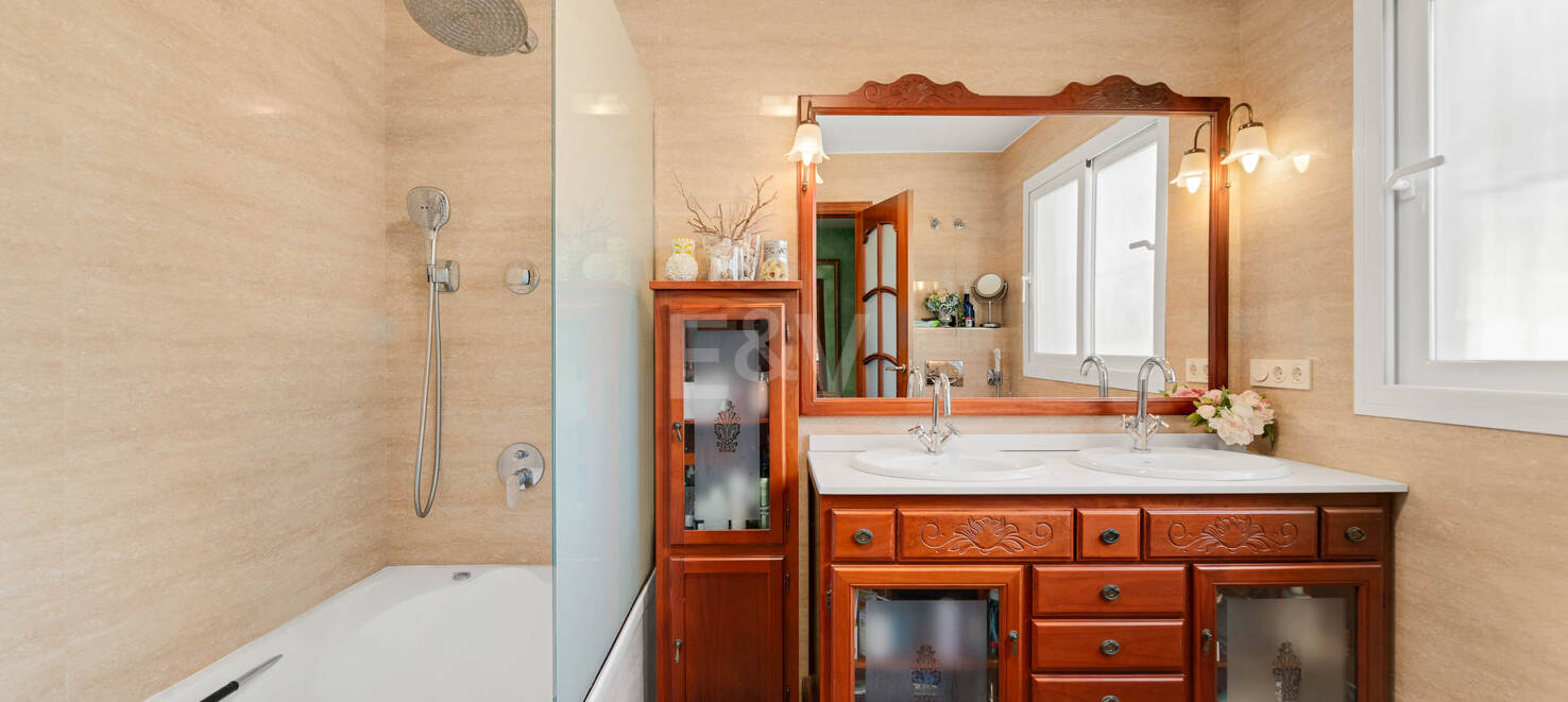 Traditionell Villa på den mest exklusiva stranden av Marbella East