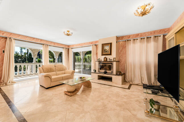 Traditionell Villa på den mest exklusiva stranden av Marbella East