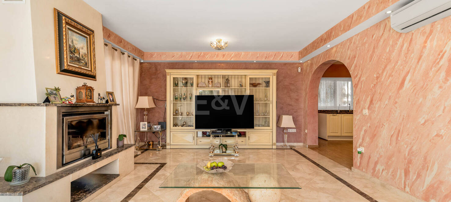 Traditionell Villa på den mest exklusiva stranden av Marbella East