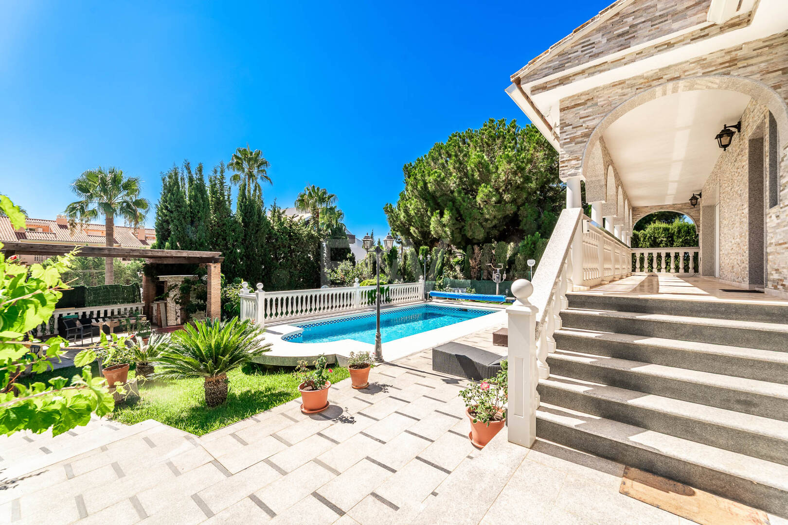 Traditionell Villa på den mest exklusiva stranden av Marbella East