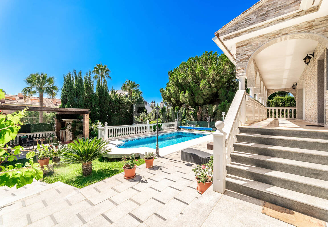 Traditionell Villa på den mest exklusiva stranden av Marbella East