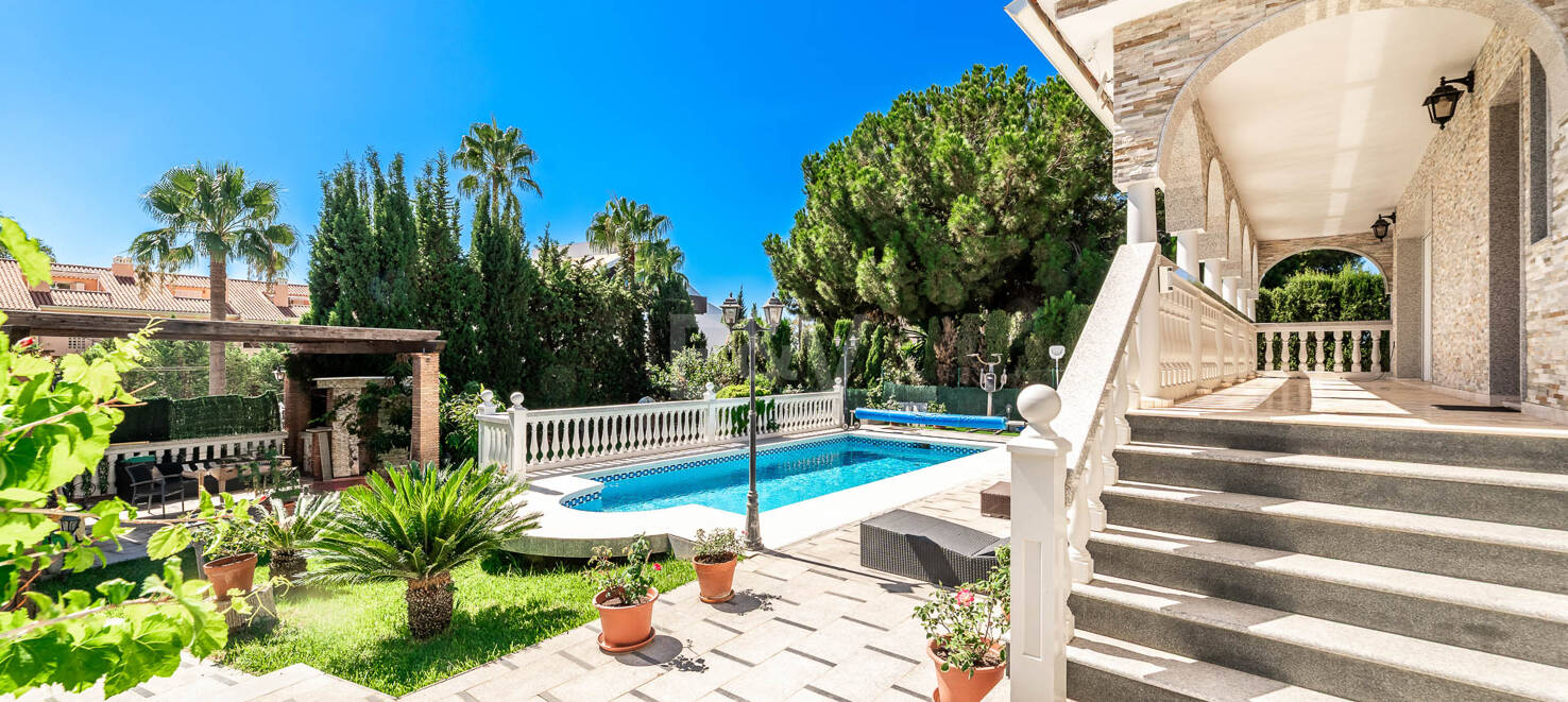 Traditionell Villa på den mest exklusiva stranden av Marbella East