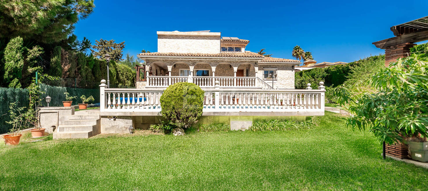 Traditionell Villa på den mest exklusiva stranden av Marbella East