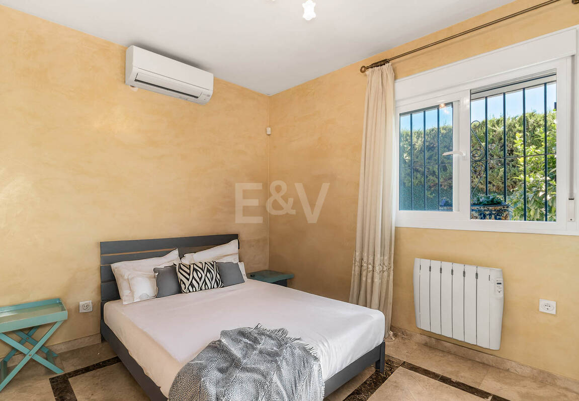 Traditionell Villa på den mest exklusiva stranden av Marbella East