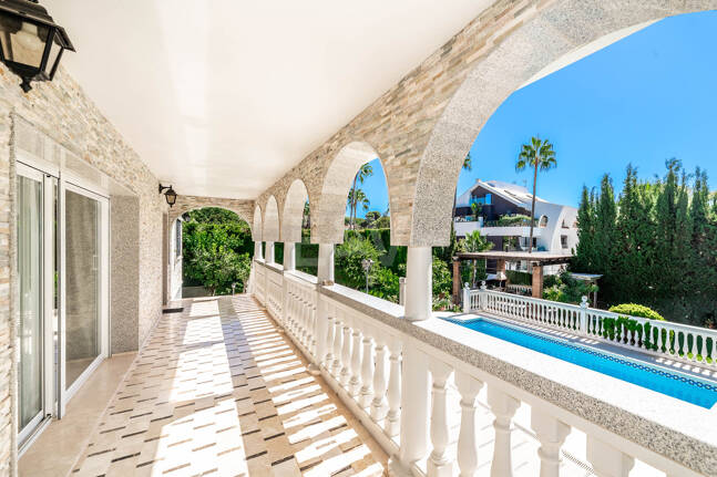 Traditionell Villa på den mest exklusiva stranden av Marbella East