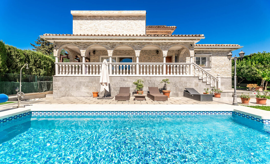Traditional Villa on the most Exclusive Beachside of Marbella East