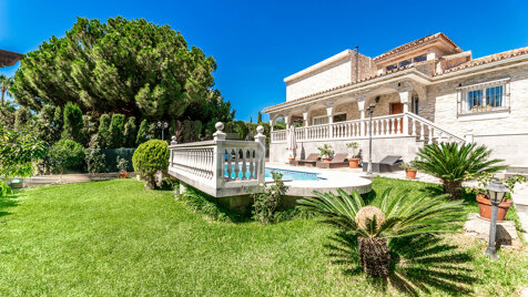 Traditional Villa on the most Exclusive Beachside of Marbella East