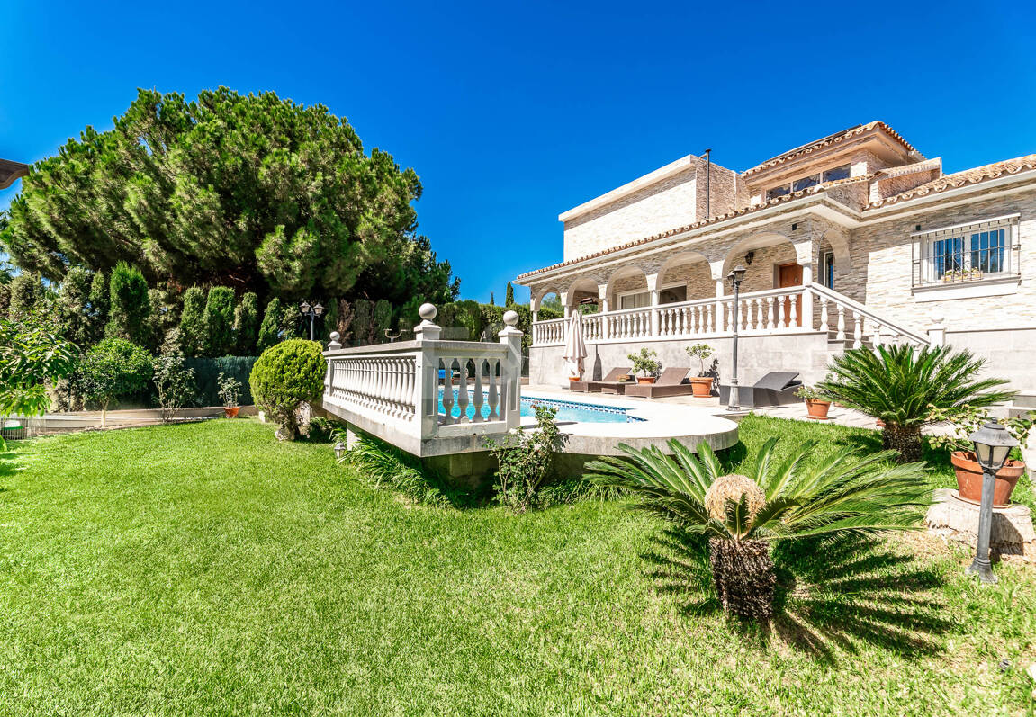 Traditionell Villa på den mest exklusiva stranden av Marbella East