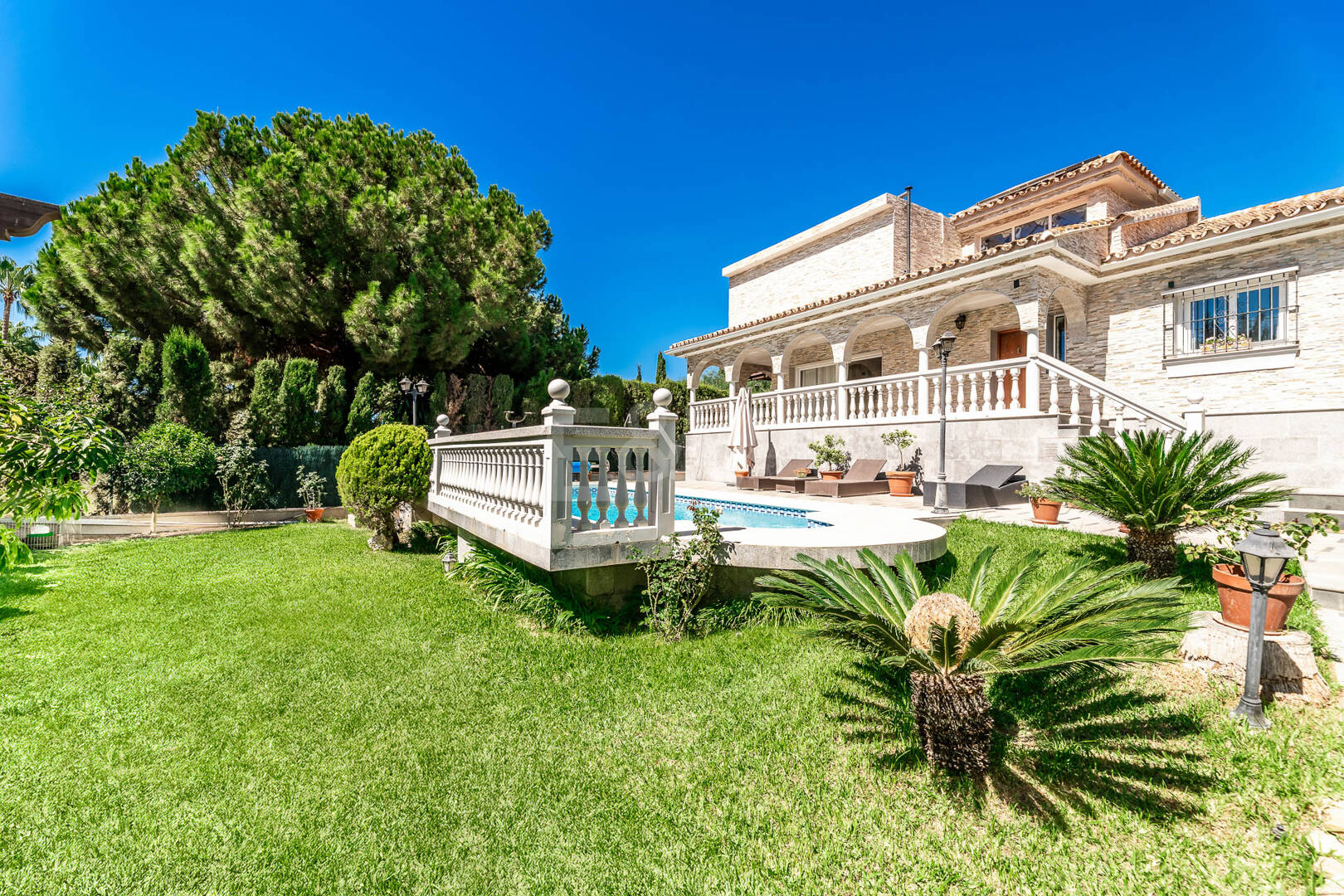 Traditionell Villa på den mest exklusiva stranden av Marbella East