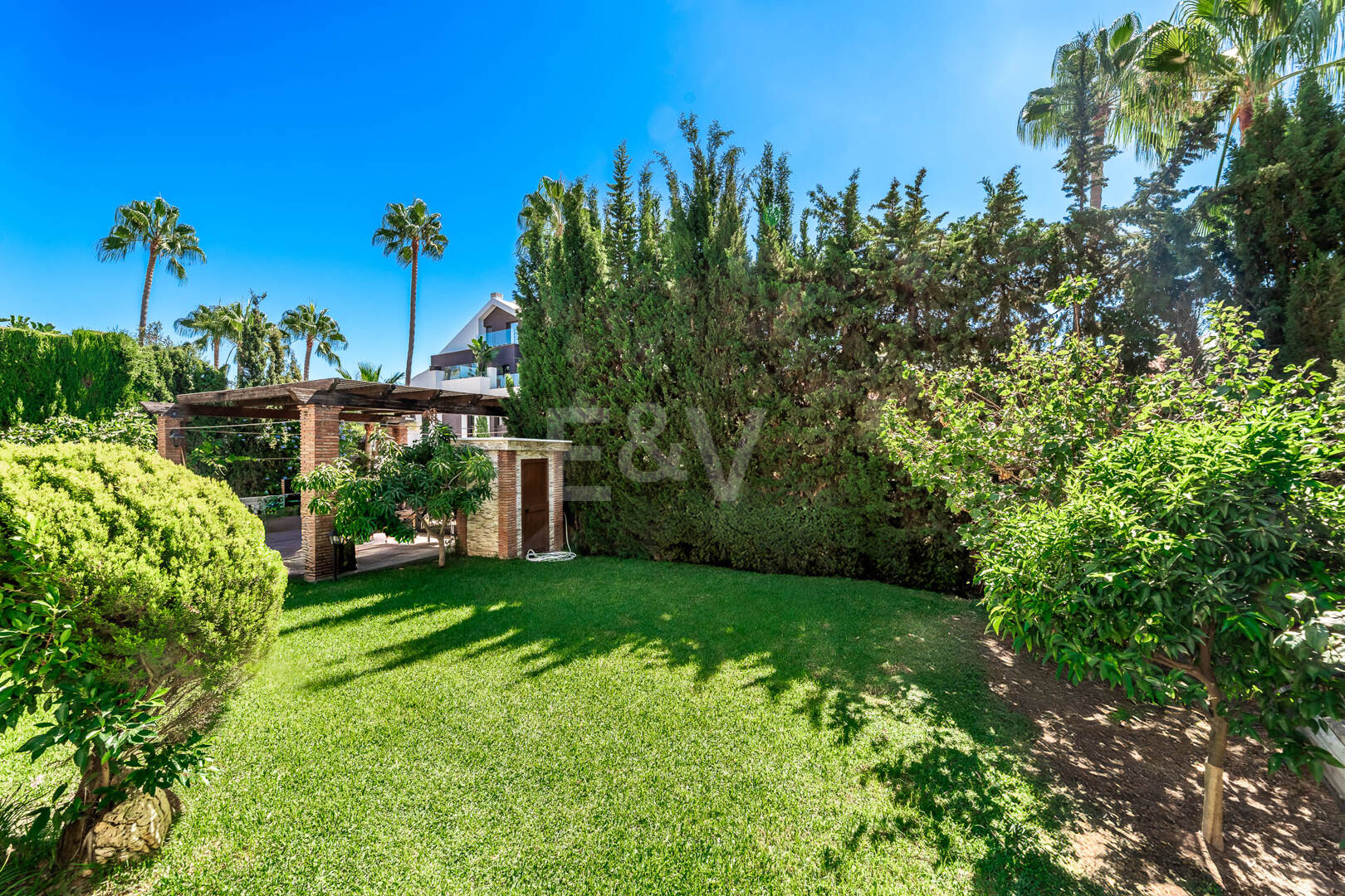 Traditionell Villa på den mest exklusiva stranden av Marbella East