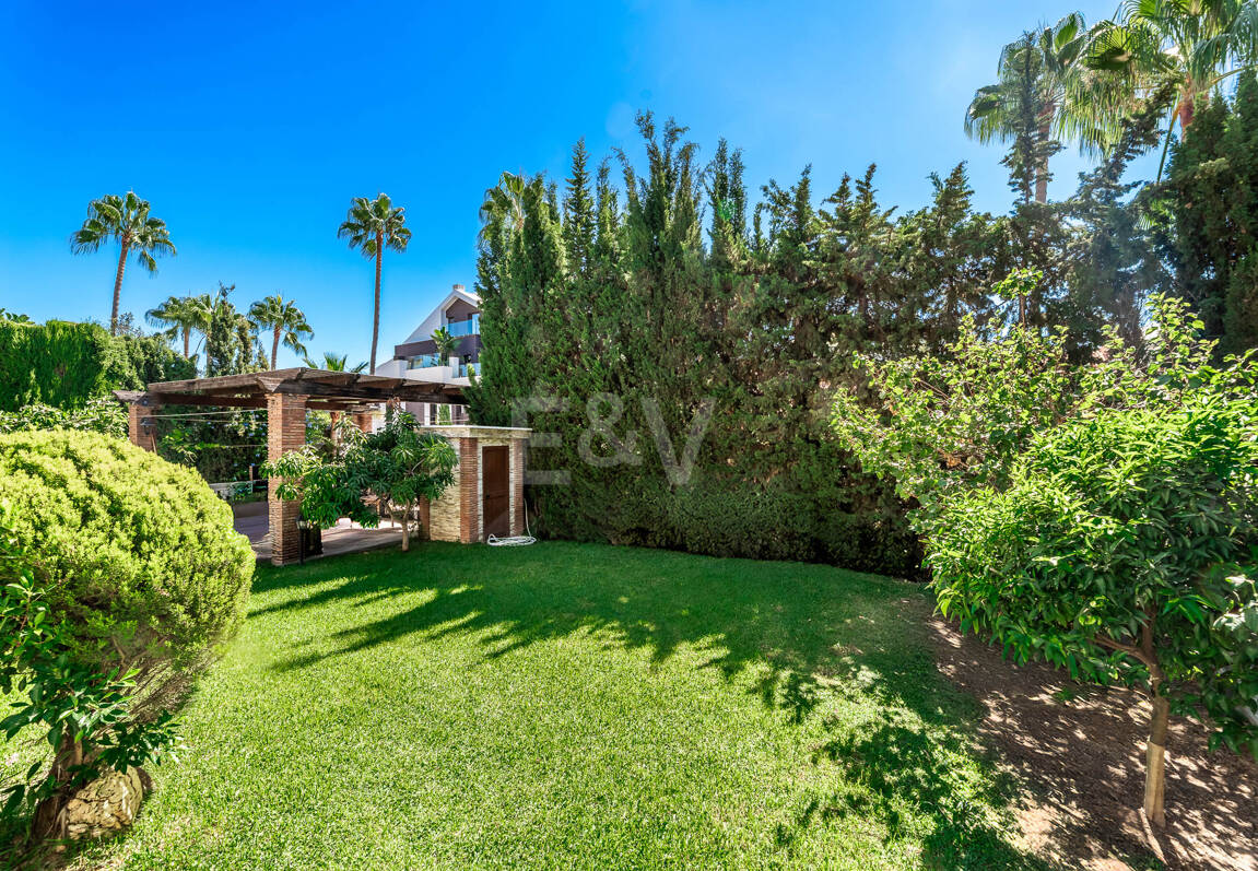 Traditionell Villa på den mest exklusiva stranden av Marbella East