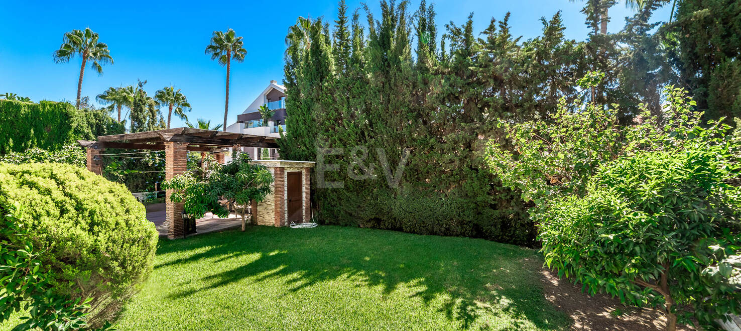 Traditionell Villa på den mest exklusiva stranden av Marbella East