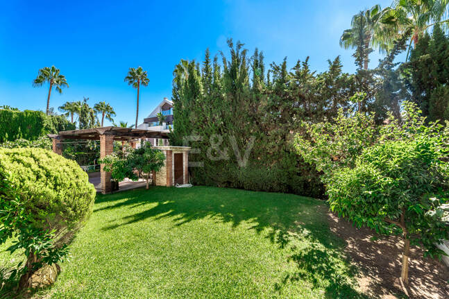 Traditionell Villa på den mest exklusiva stranden av Marbella East