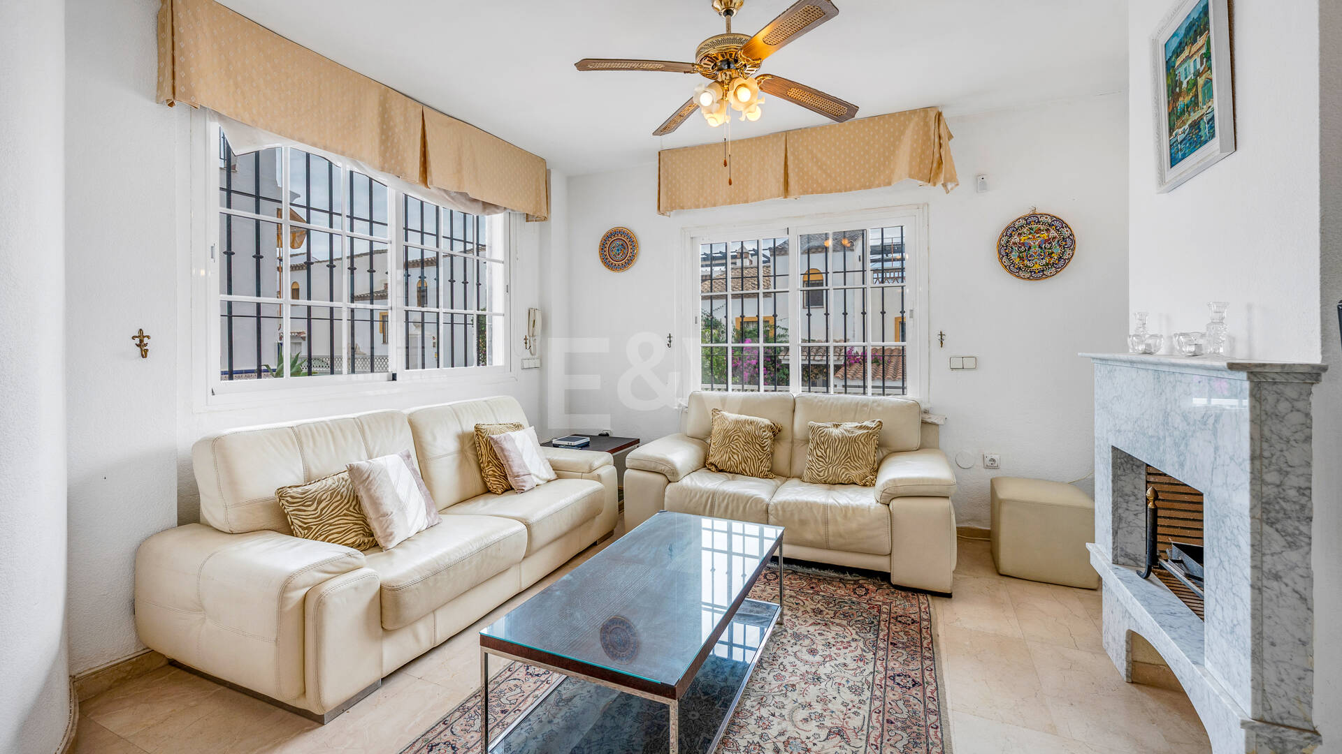 Beachside Townhouse with Sea Views in Costabella