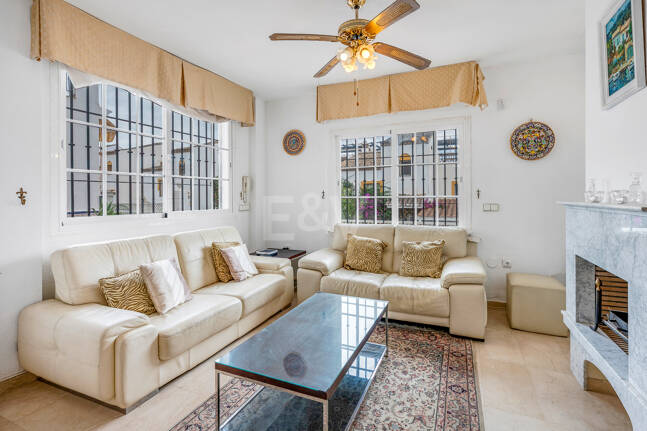 Beachside Townhouse med havsutsikt i Costabella