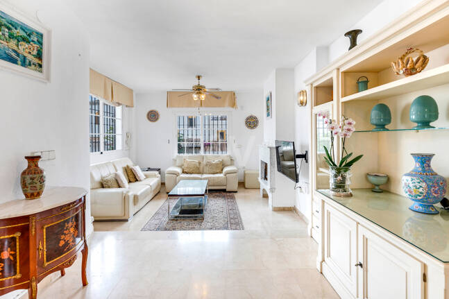 Beachside Townhouse med havsutsikt i Costabella