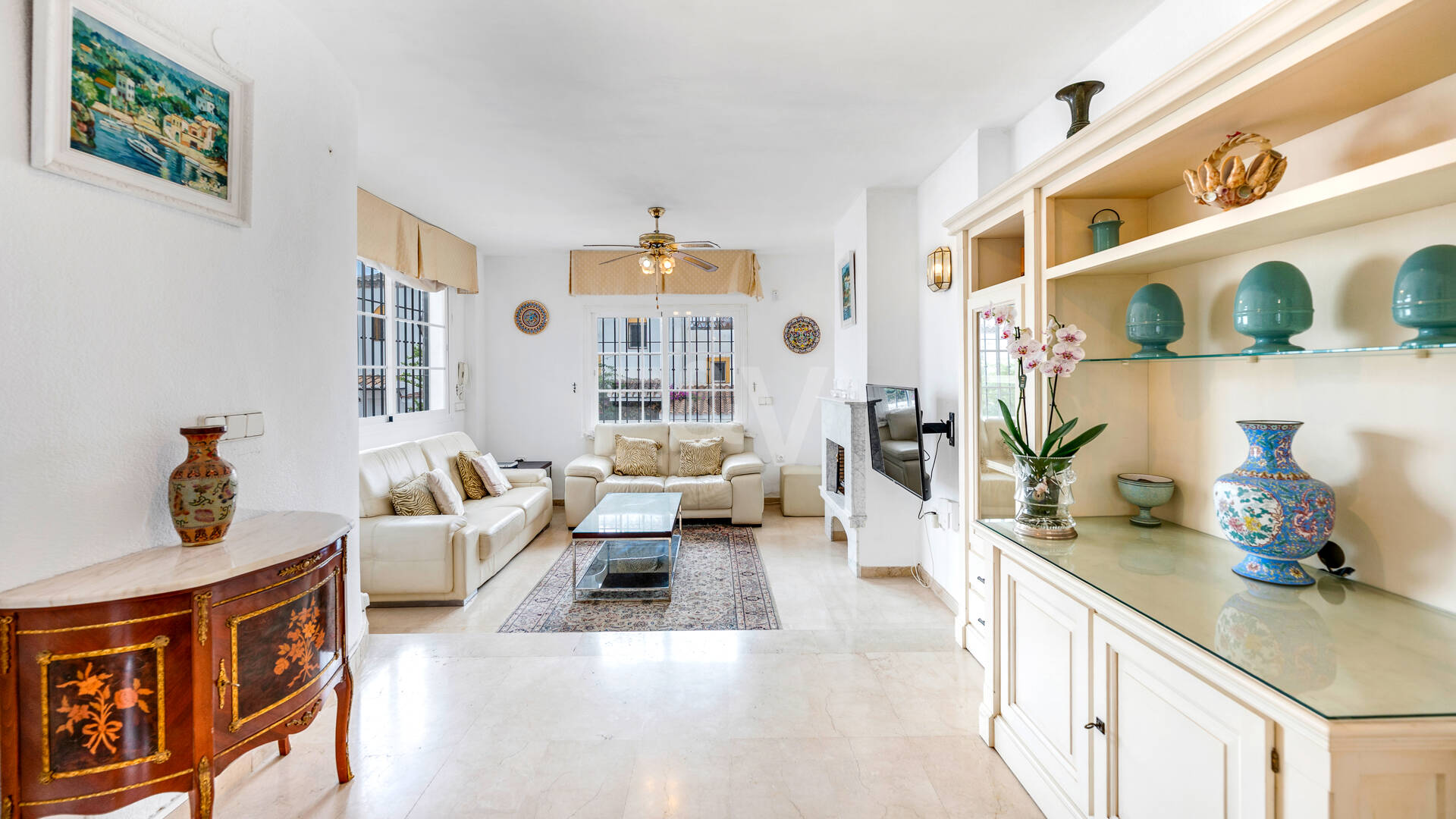 Beachside Townhouse with Sea Views in Costabella