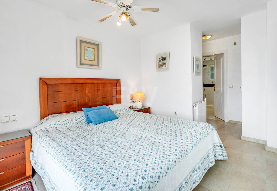 Beachside Townhouse med havsutsikt i Costabella