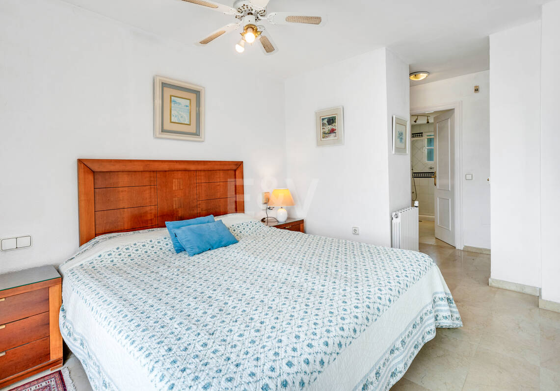 Beachside Townhouse med havsutsikt i Costabella