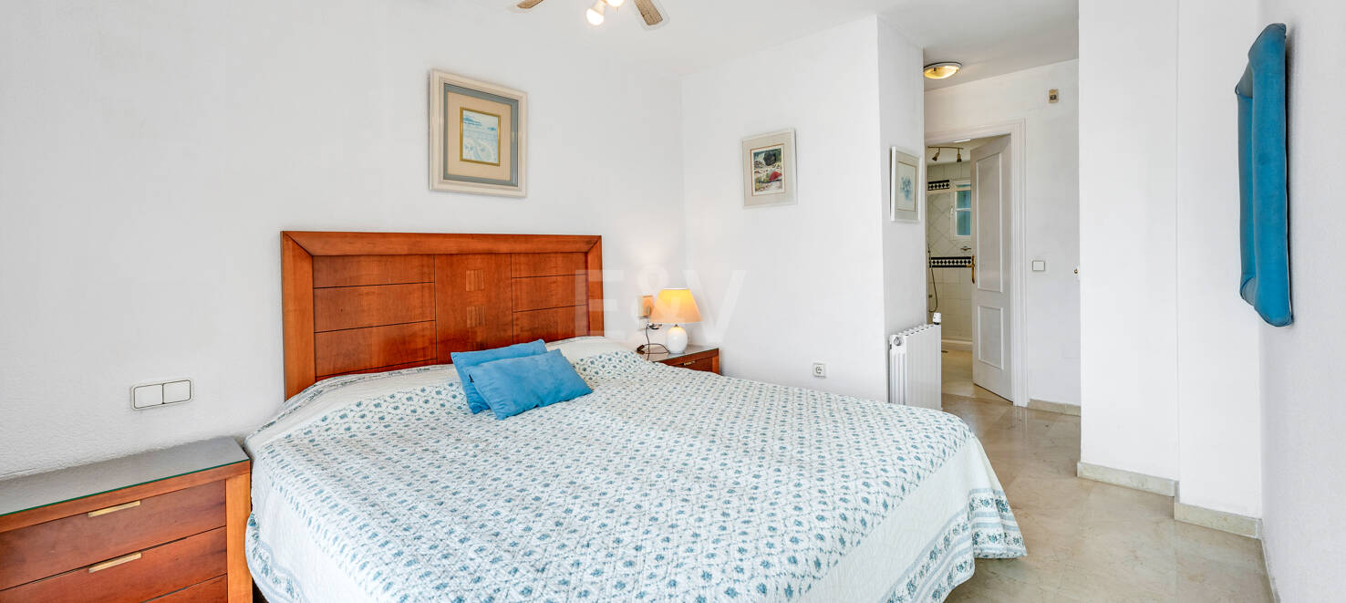 Beachside Townhouse with Sea Views in Costabella