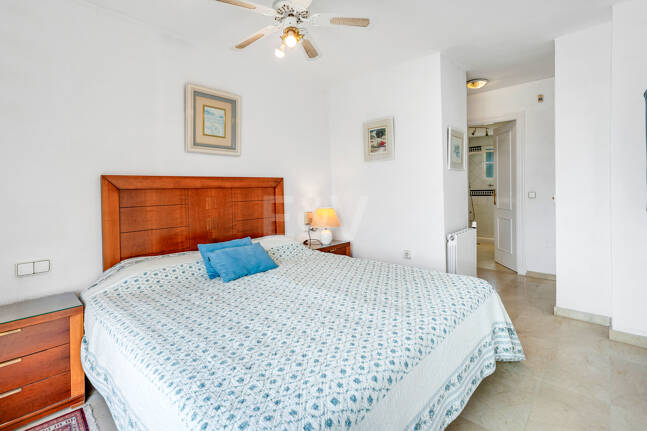 Beachside Townhouse med havsutsikt i Costabella